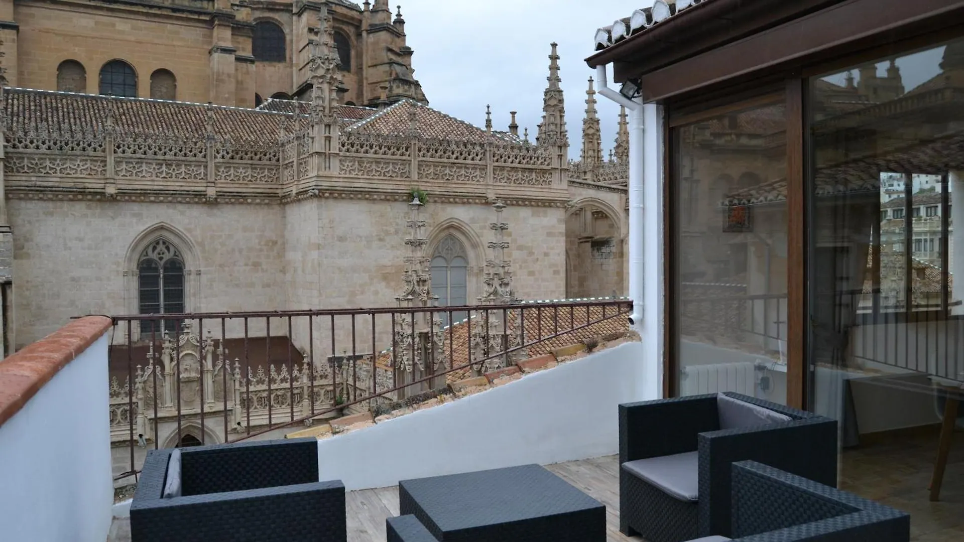 Tuguest Palacio De La Madraza contacts